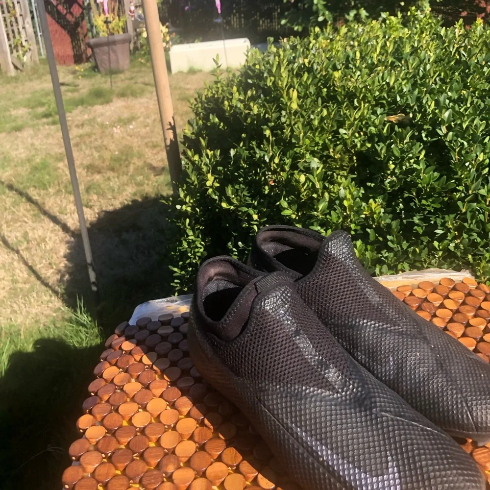 Nike Men’s Black Mesh Slip-On Athletic Shoes with Silver Swoosh Sz 9.5
